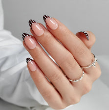 Flaunté Muse Check press-on nails
